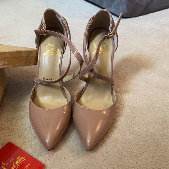 Beautiful heels - Picture 2 of 3